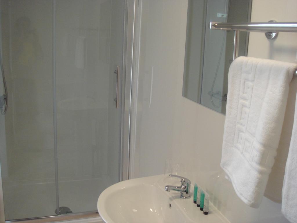 New Lomond Hotel 佩斯利 客房 照片